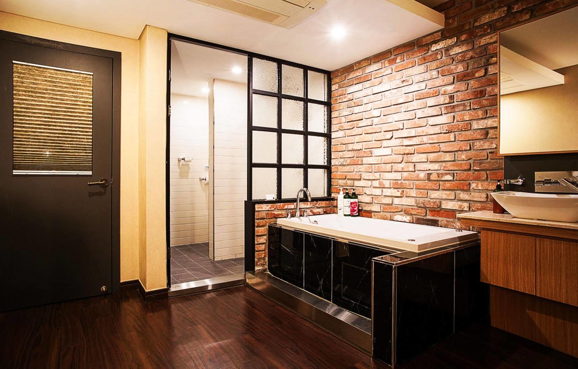 Comma Hotel Пусан Экстерьер фото