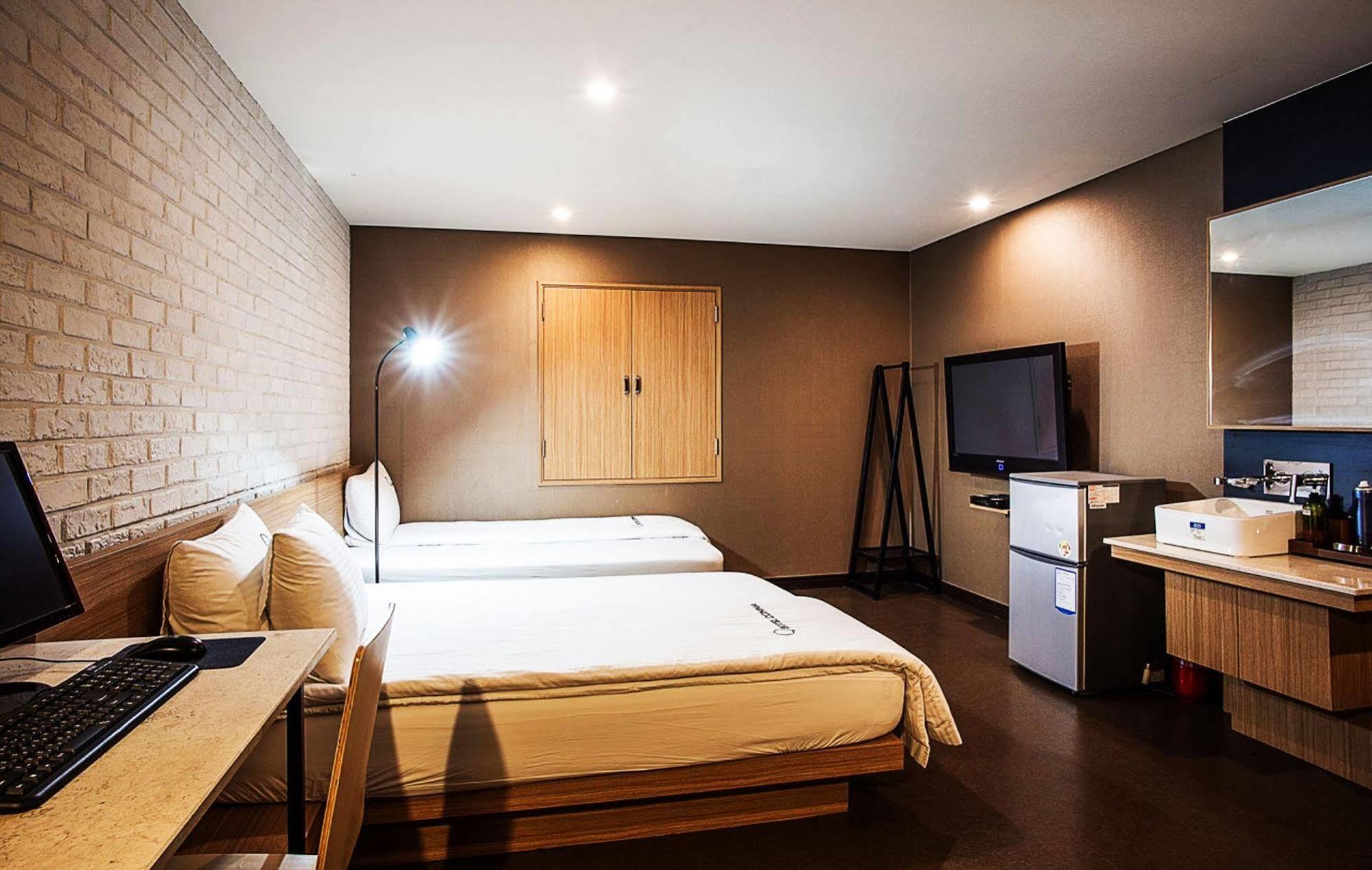 Comma Hotel Пусан Экстерьер фото